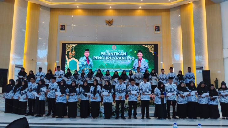 Halal Bihalal PGRI Tulangan dan Pelantikan Pengurus Ranting, Guru MTsN 4 Sidoarjo Turut Dikukuhkan