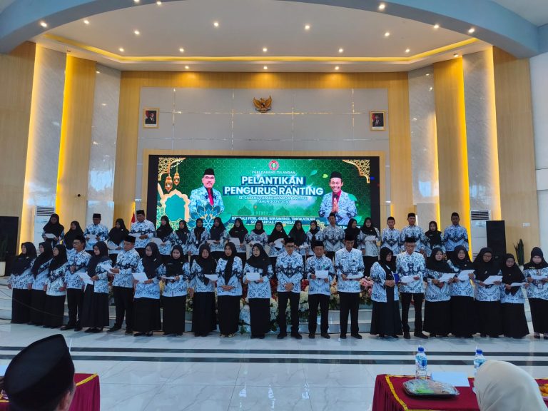 Halal Bihalal PGRI Tulangan dan Pelantikan Pengurus Ranting, Guru MTsN 4 Sidoarjo Turut Dikukuhkan