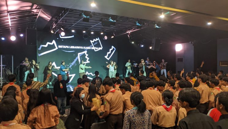 Ratusan Siswa SMP dan SMA/SMK Kristen Sidoarjo Ikuti Ibadah Paskah Bersama