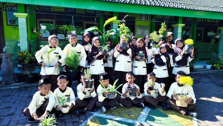Festival Hari Bumi Sepekan di MIN 1 Sidoarjo Jadi Momentum Tanamkan Karakter Peduli Lingkungan