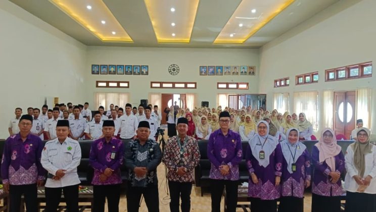 PEMBINAAN PENINGKATAN KOMPETENSI GURU PAI MELALUI OPTIMALISASI KELOMPOK KERJA GURU (KKG) KABUPATEN SIDOARJO