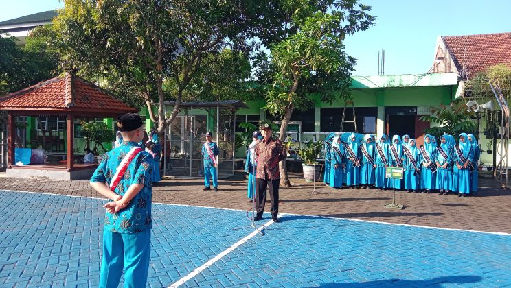 Refleksi Hardiknas 2026: DKG MTsN 3 Sidoarjo Pimpin Upacara Khidmat di Halaman Madrasah