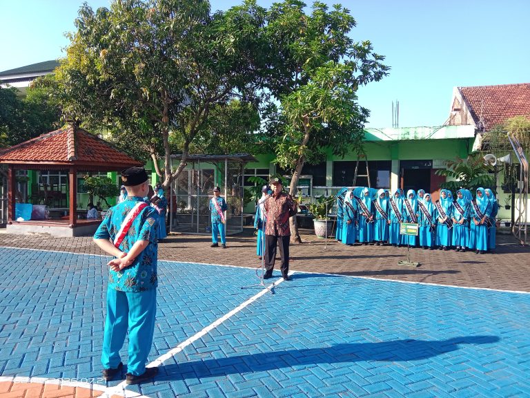 Refleksi Hardiknas 2026: DKG MTsN 3 Sidoarjo Pimpin Upacara Khidmat di Halaman Madrasah