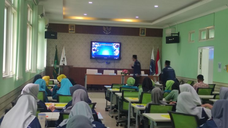 Perkuat Kompetensi Literasi, Tim Jurnalis MTsN 3 Sidoarjo Ikuti Diklat Dasar di MAN 2 Mojokerto