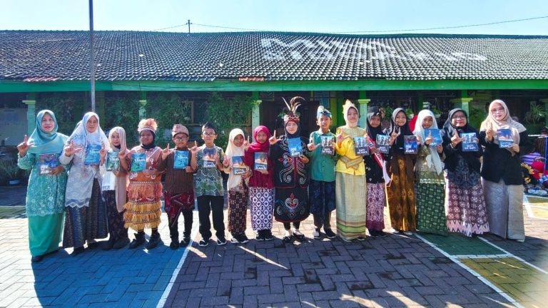 MIN 1 Sidoarjo Guncang Dunia Literasi dengan Peluncuran 4 Buku Antologi Siswa dalam Perayaan Hardiknas 2026