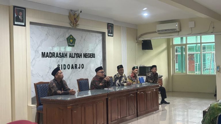 Sinergi Tanpa Batas, Kepala MTsN 1 Sidoarjo Emban Amanah Baru Sebagai Plt. Kepala MAN Sidoarjo