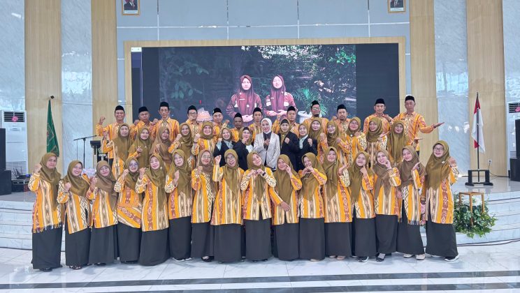 Purnawiyata MTsN 4 Sidoarjo di Gedung BPVP: Diwarnai Peluncuran Buku Karya Siswa dan Sungkeman Penuh Air Mata
