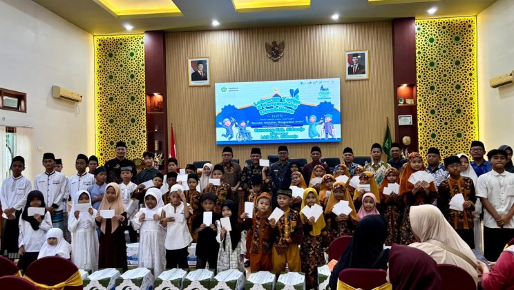 Semarak Peaceful Muharram 1448 H Kemanag Kabupaten Sidoarjo Serahkan Bingkisan Kepada Anak Yatim dan Penyandang Disabilitas