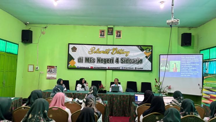 Plt Pengawas KKM MTsN 4 Sidoarjo Berikan Pembinaan Spesial: Dari “Sinetron Pendidikan” hingga Strategi Branding Madrasah
