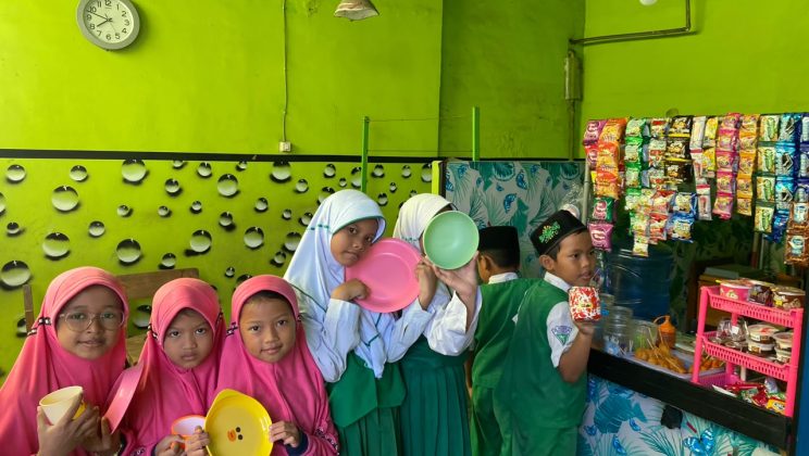 Langkah Kecil, Dampak Besar: MIN 2 Sidoarjo Deklarasikan Gerakan Bebas Sampah Plastik