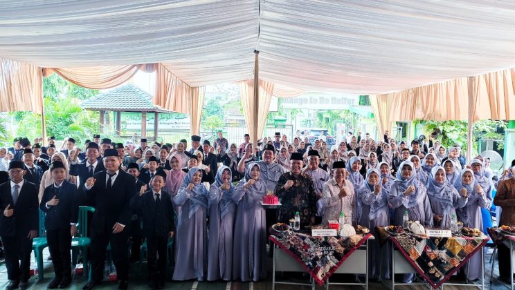 Dari Akar Menjadi Pohon Kokoh: Pesan Mendalam Kepala Kemenag Sidoarjo di Wisuda MIN 1 Sidoarjo
