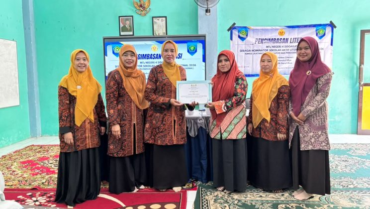 HARI KEDUA PENGIMBASAN SEKOLAH LITERASI NASIONAL: MTsN 4 SIDOARJO BAKAR SEMANGAT SANTRI DARUL ULUM TLASIH MENJADI PENULIS