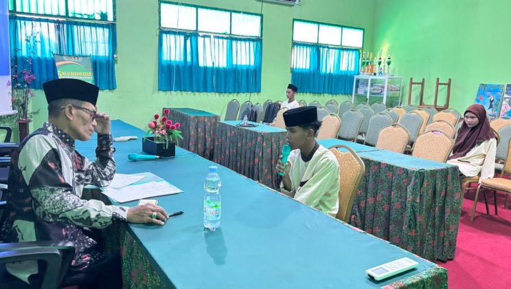 Target Minimal Terlampaui, Tiga Siswa Terbaik MTsN 4 Sidoarjo Raih Nilai Mumtaz pada Ujian Tahfidz Bersama Kemenag Sidoarjo