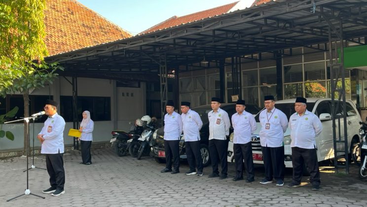 Tingkatkan Sinergitas Pendis dan Layanan Publik, Kemenag Sidoarjo Gelar Apel Pagi dan Kawal Distribusi 28 Ribu Blangko Ijazah Gratis