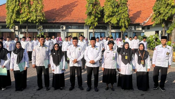 Pokja Pengawas PAI Tekankan Implementasi Lima Dimensi Cinta dan Kerja Tim dalam Apel Senin Pagi Kemenag Sidoarjo
