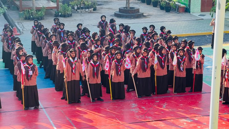 Gelorakan Semangat Kepramukaan, MTsN 2 Sidoarjo Resmi Buka Lomba Tingkat I di Lapangan Utama MTsN 2 Sidoarjo