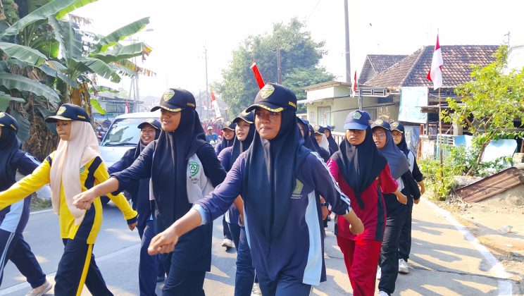 Semarak HUT ke-81 RI, MTsN 3 Sidoarjo Perkokoh Persatuan Melalui Rangkaian Lomba dan Jalan Sehat