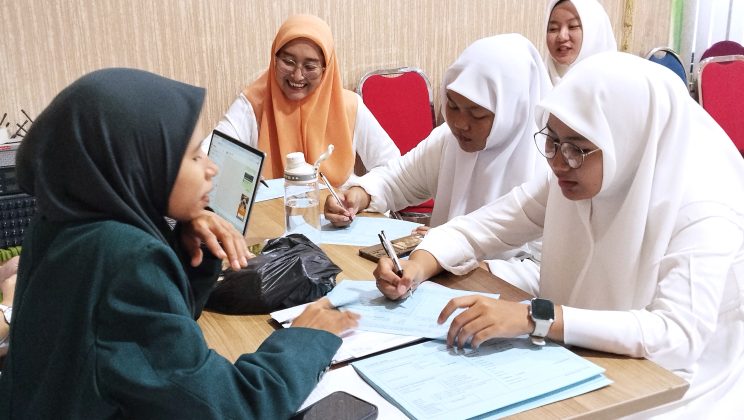 Murid MAN Sidoarjo Antusias mengikuti kegiatan Donor Darah yang diadakan oleh Kemenag Kabupaten Sidoarjo