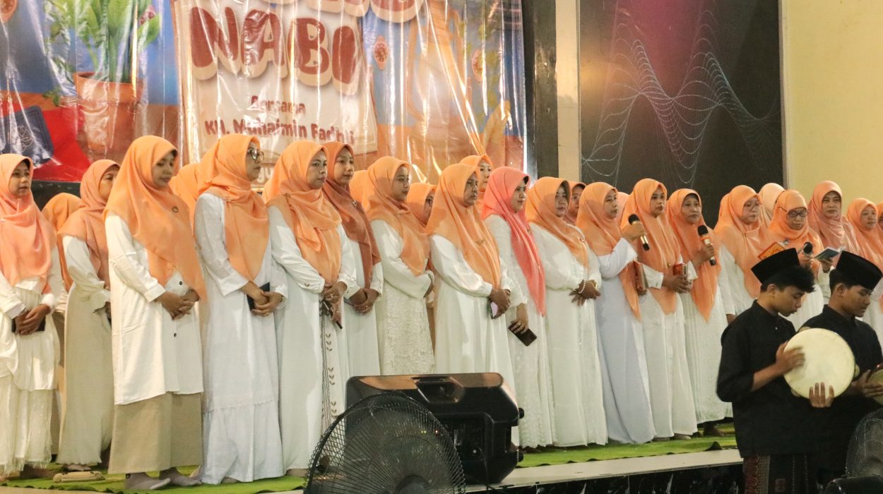 Anggota DWP MAN Sidoarjo Mengikuti Peringatan Maulid Nabi Muhammad SAW