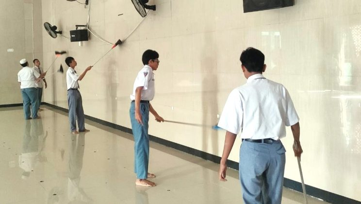 Takmir Masjid Al-Hikmah MAN Sidoarjo berpartisipasi pada GEBER MAS dari Kementerian Agama Republik Indonesia