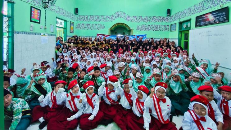 Penanaman Karakter dan Aksentuasi Budaya: Uniknya Kemeriahan HUT RI ke-81 di MIN 1 Sidoarjo