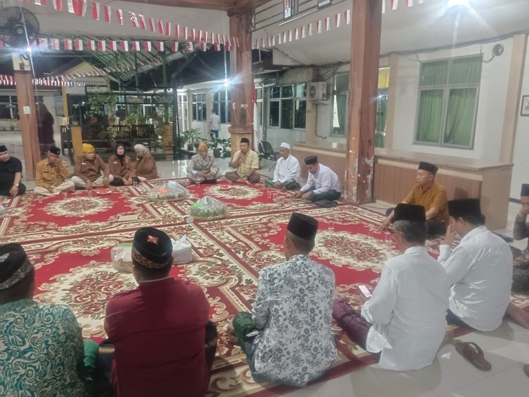 Tasyakuran HUT ke-81 Kemerdekaan RI Kecamatan Prambon, KUA Prambon Pimpin Tahlil dan Doa Bersama