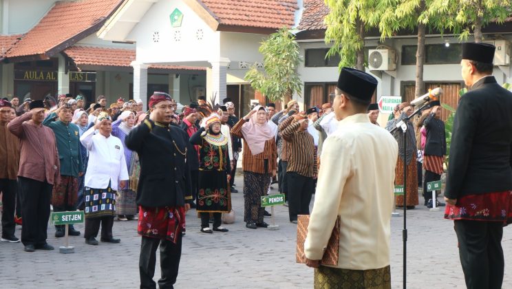 Upacara HUT ke-81 RI, Kemenag Sidoarjo Teguhkan Komitmen Mengisi Kemerdekaan dengan Pengabdian