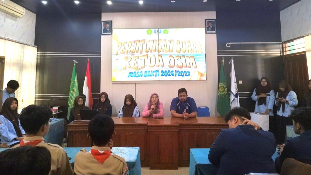 Perhitungan Suara dari Pemilihan Ketua OSIM MAN Sidoarjo didampingi oleh Waka Kesiswaan dan Pembina OSIM