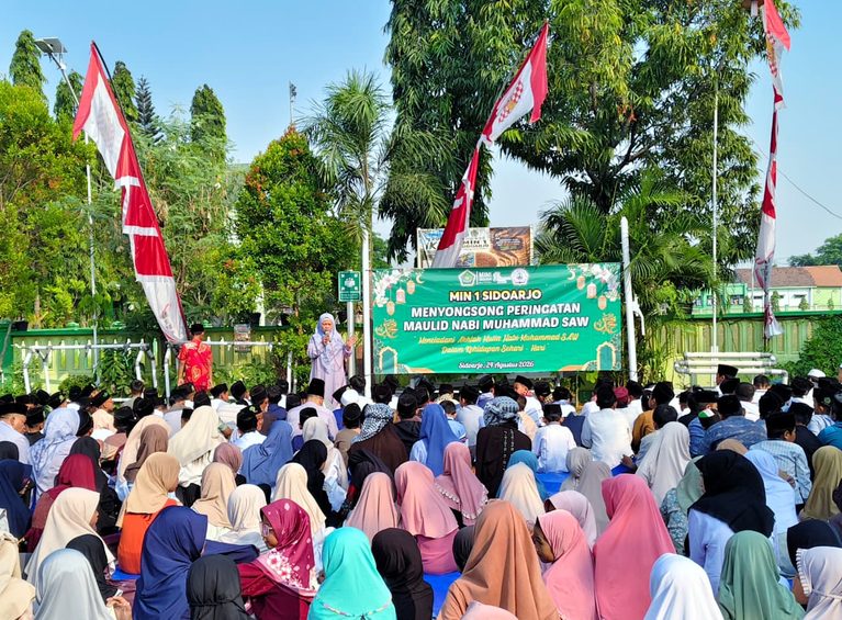 Gema Sholawat dan Aksi Berbakat Siswa Warnai Peringatan Maulid Nabi di MIN 1 Sidoarjo