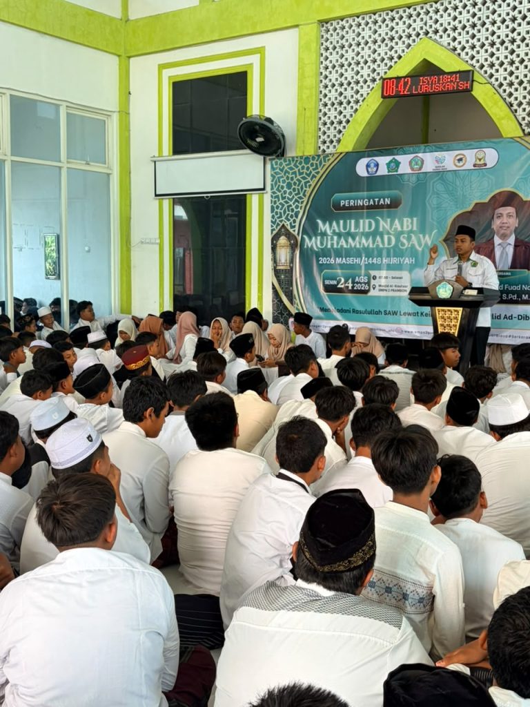 Penghulu KUA Prambon Isi Peringatan Maulid Nabi 1448 H. di SMPN 2 Prambon