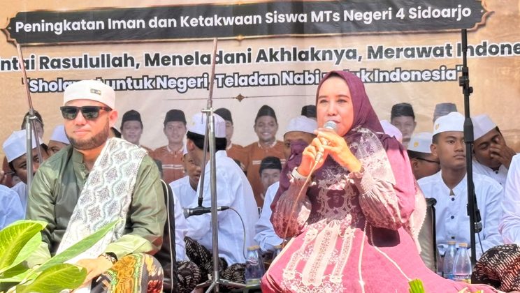 Gebyar Sholawat Meriahkan Peringatan Maulid Nabi Muhammad SAW di MTsN 4 Sidoarjo