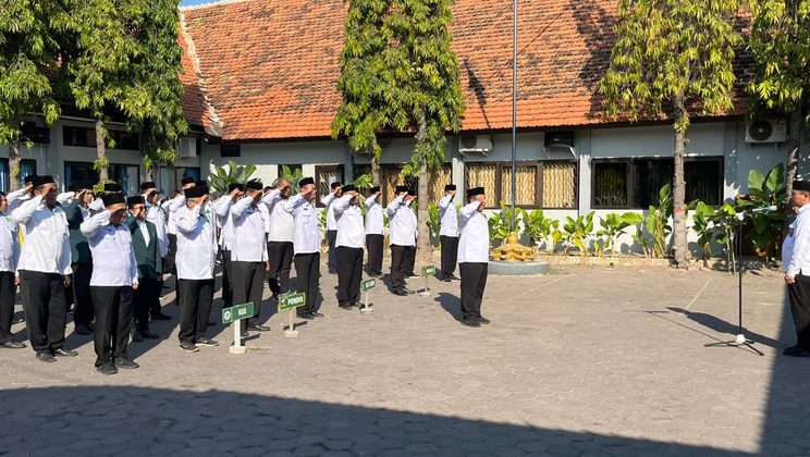 Pimpin Apel Senin Pagi, Penyelenggara Kristen Kemenag Sidoarjo Evaluasi TPG dan Siapkan LPPD