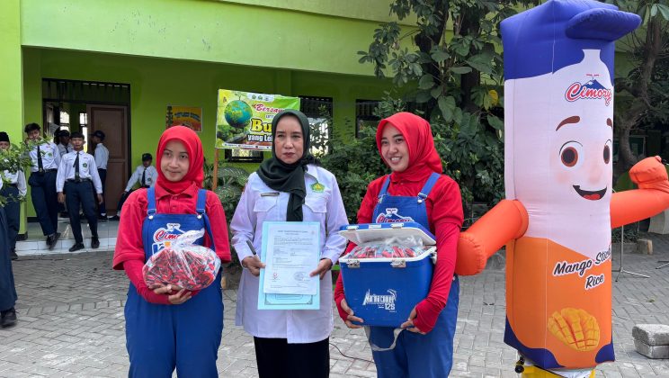 Serunya “Cimory Goes to School” di MTsN 4 Sidoarjo: Dari Kampanye Lingkungan Hingga Goyang Bareng Maskot!