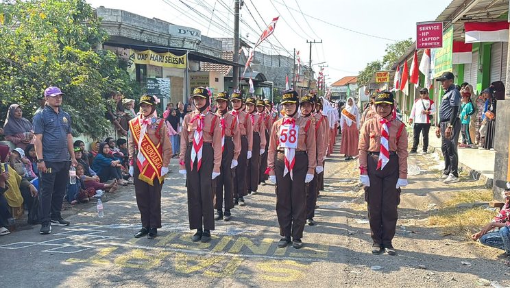 MTsN 4 Sidoarjo Raih Juara 3 dan Harapan 1 Gerak Jalan Putri Tingkat Kecamatan Tulangan
