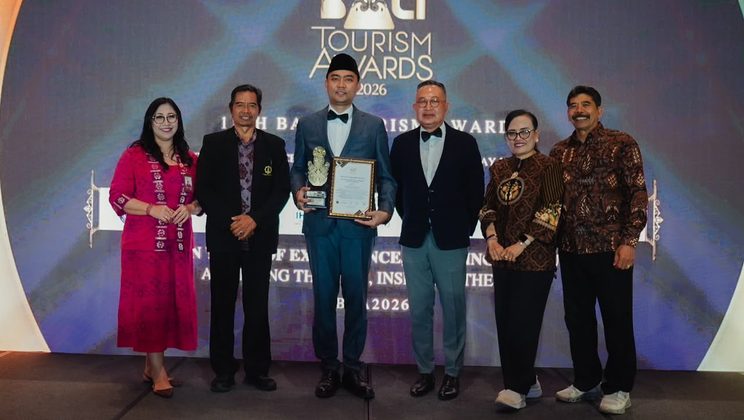 Menag Raih Penghargaan Bali Top Hospitality Leader in Religious Tourism Development.