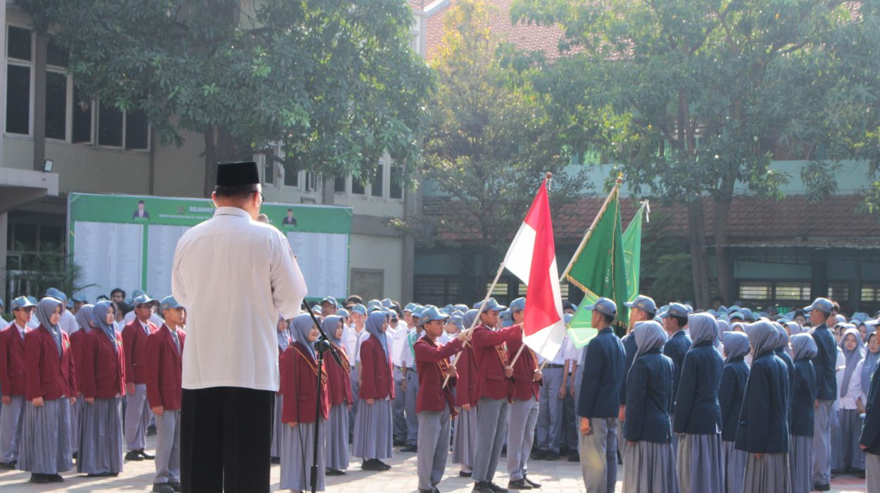 Sertijab Pengurus OSIM MAN Sidoarjo Periode 2026/2027 didampingi oleh Plt. Kepala MAN Sidoarjo