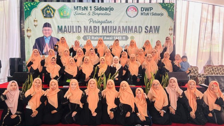 Semarak Maulid Nabi di MTsN 1 Sidoarjo, KH. Muhaimin Ajak Siswa Teladani Akhlak Rasulullah