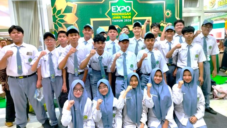 Puluhan Murid MAN Sidoarjo menghadiri Expo Madrasah di Kanwil Kementerian Agama Jawa Timur