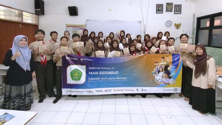 Murid MAN Sidoarjo mengikuti kegiatan Gerakan Sekolah Menulis Buku (GSMB) oleh Nyalanesia