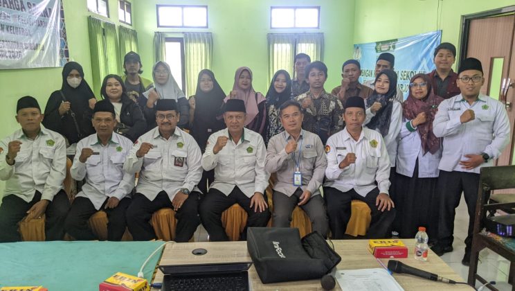 Kemenag Sidoarjo Matangkan 10 Pelaku Usaha Mikro Program PEU: Tekankan Inovasi Digital, Desain Kemasan, dan Sertifikasi Halal