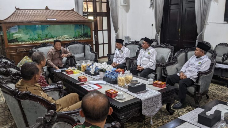 Perkuat Layanan Keagamaan, Kemenag Sidoarjo Audiensi dengan Bupati Bahas Urgensi Lahan KUA Waru