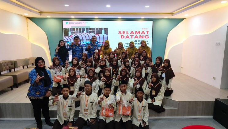 Jejaring Literasi, Pustakawan Ibnu Khaldun dan Tim Literasi MTsN 4 Sidoarjo Berkunjung ke Dinas Perpustakaan Propinsi Jawa Timur
