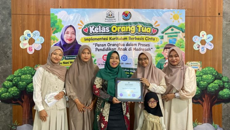 Berbasis Data Kuesioner, Pengawas RA Kemenag Sidoarjo Inisiasi Kelas Orang Tua Berbasis Cinta di RA Roudlotul Jannah