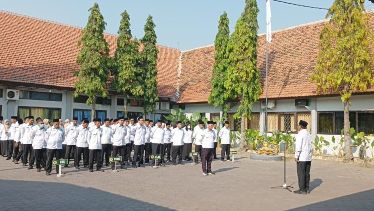 Apel Senin Pagi, Kasubag TU Kemenag Sidoarjo Paparkan Peningkatan Sarana Prasarana Pelayanan Publik