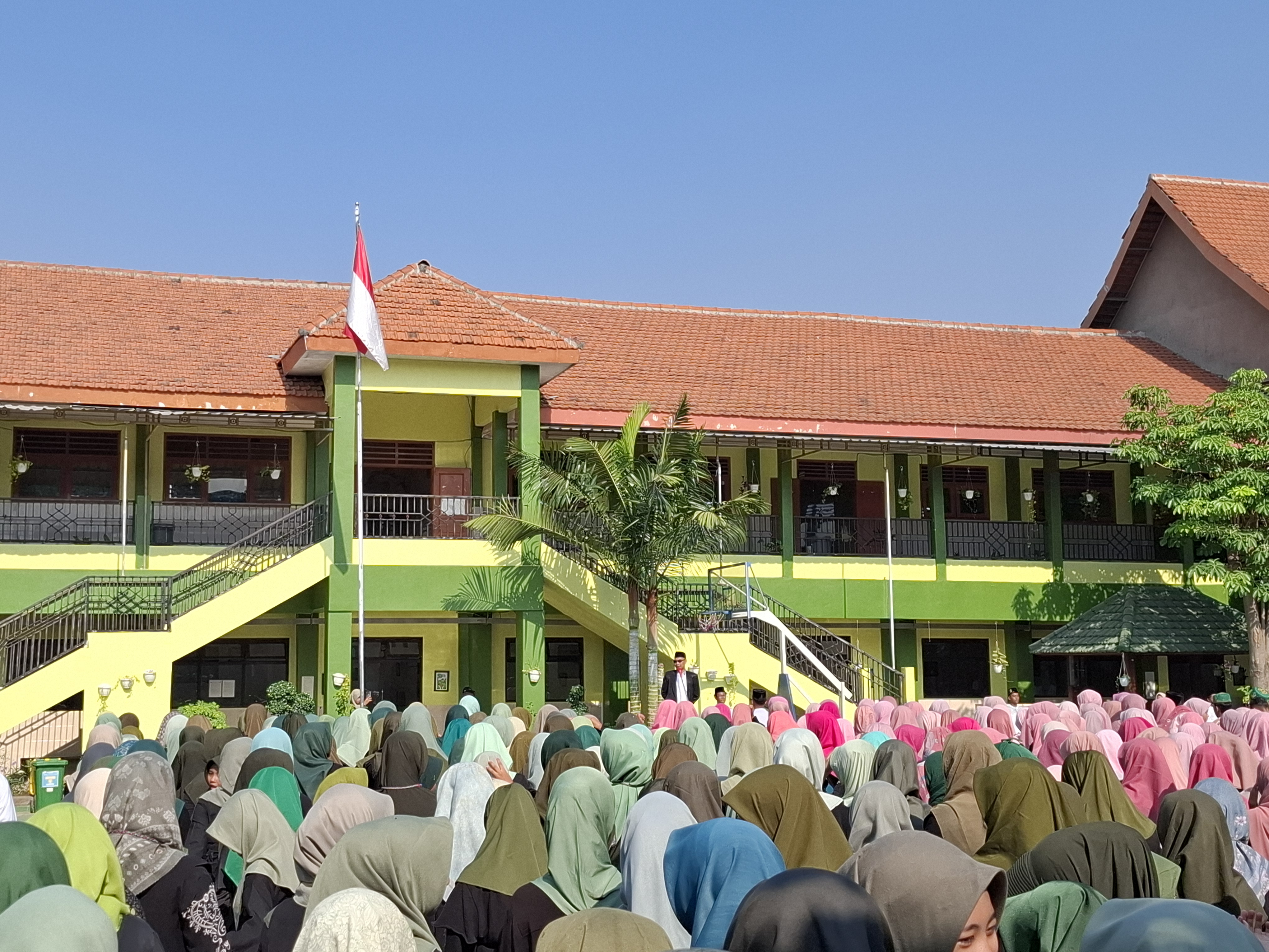Peringati Hari Santri, MTsN 2 Sidoarjo Tanamkan Semangat Perjuangan dan Persiapan Menuju Indonesia Emas