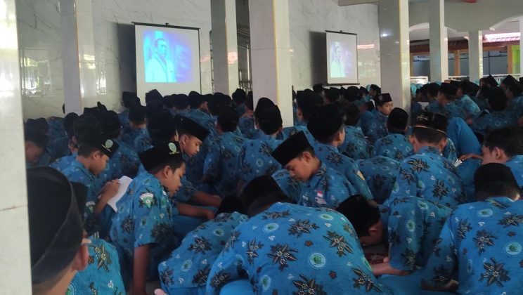 MTsN 3 Sidoarjo Gelar Nobar Film Sejarah untuk Perkuat Literasi Sejarah Siswa