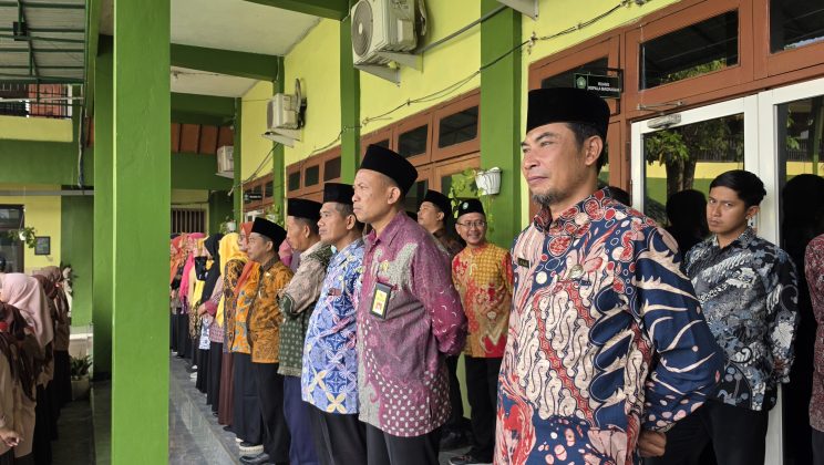 Upacara Hari Kesaktian Pancasila di MTsN 2 Sidoarjo, Teguhkan Pancasila sebagai Pedoman Kehidupan