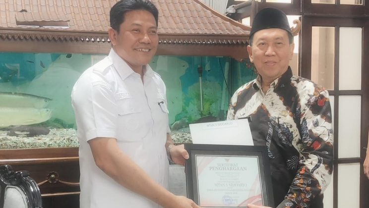 MTsN 3 Sidoarjo Raih Penghargaan Sekolah Adiwiyata Kabupaten, Bupati Subandi Tekankan Pembiasaan Peduli Lingkungan