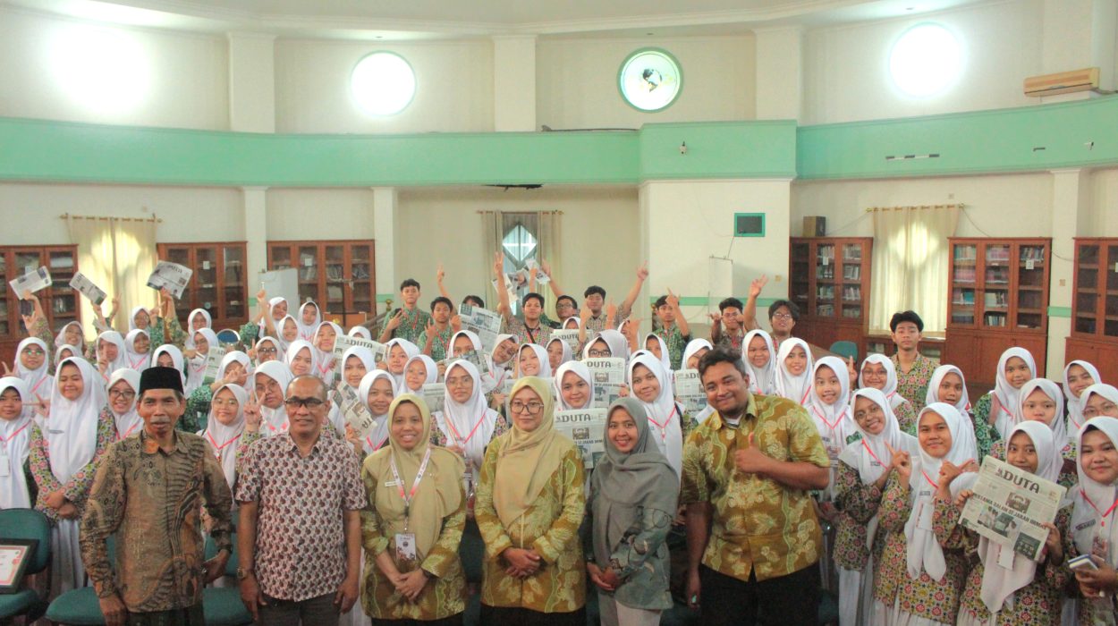 Kunjungan ke Harian Umum Duta Masyarakat