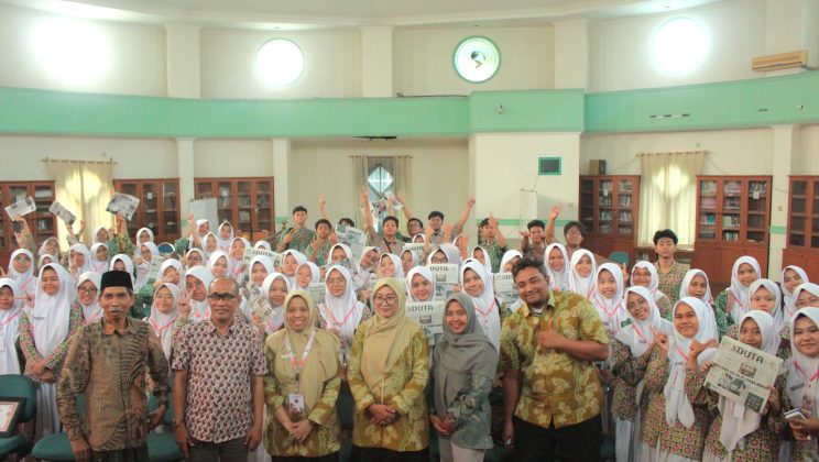 Kunjungan ke Harian Umum Duta Masyarakat